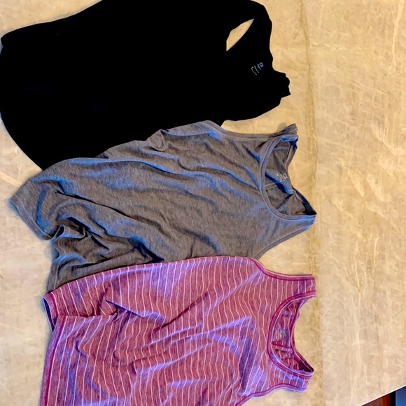 3 Tops $16!!!!! Gapfit Tie Back tank - Picture 4 of 4